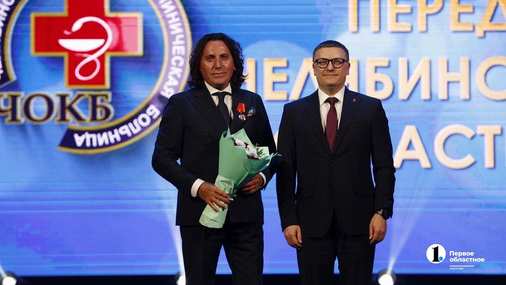 Алексей Текслер наградил званиями и медалями врачей Челябинской областной больницы