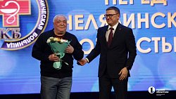 Алексей Текслер наградил званиями и медалями врачей Челябинской областной больницы