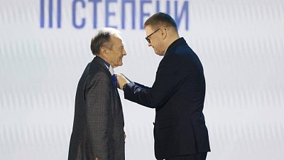 Алексей Текслер наградил медалями председателей профсоюзов