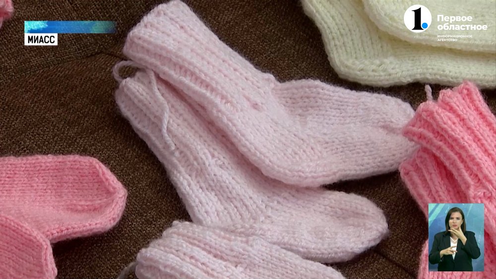 «Торопыжкам с любовью»: волонтёры вяжут одежду для недоношенных детей