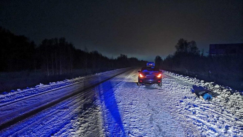 На трассе в Челябинской области водитель Hyundai насмерть сбил мужчину