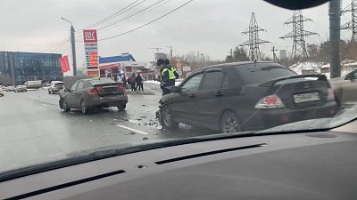 Массовая авария в Челябинске попала на видео