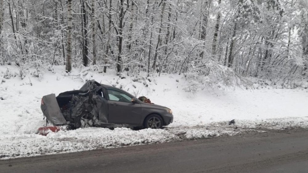 На трассе в Челябинской области водитель Lada пострадал в ДТП с фурой