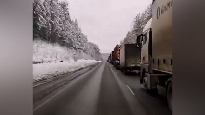 На трассе М-5 образовалась пробка из-за ремонта моста через реку Малая Сатка