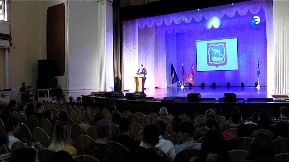 АЗ «УРАЛ» поддержал знакомство старшеклассников с карьерными возможностями