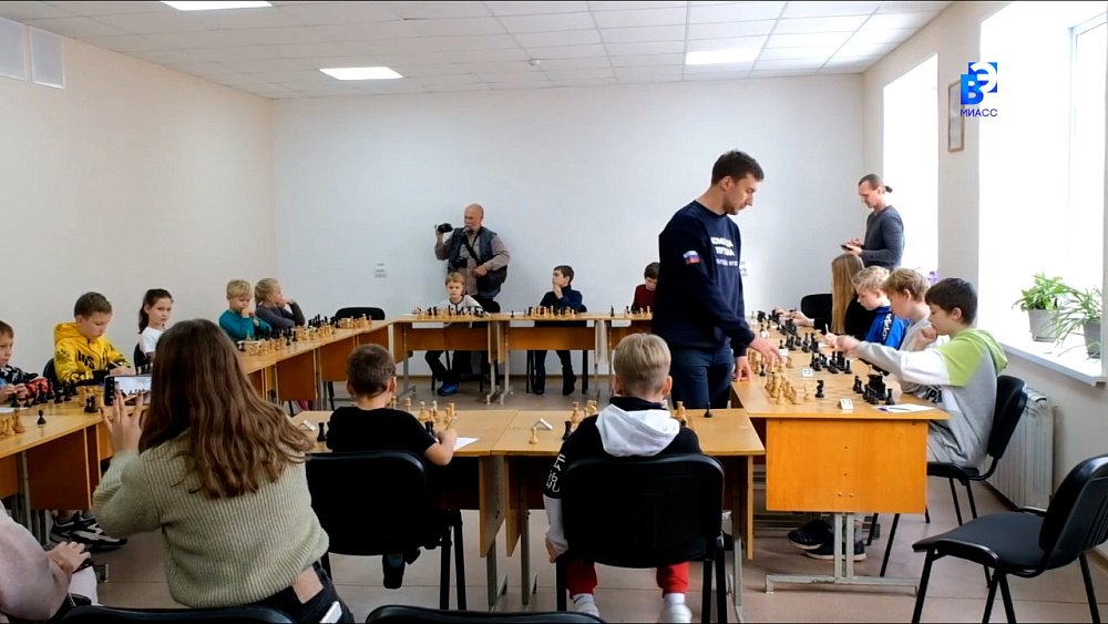 Гроссмейстер передал автомобиль участникам СВО