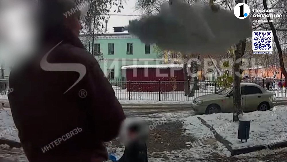 В Челябинске ребёнка едва не убило снежной глыбой