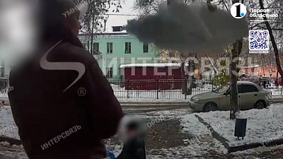 В Челябинске ребёнка едва не убило снежной глыбой
