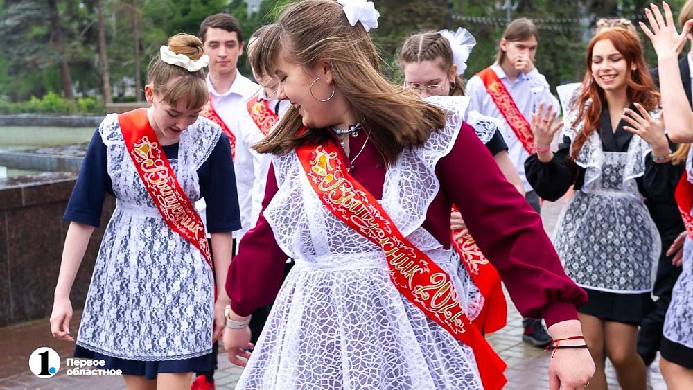 Россиянам показали, как будут выглядеть золотые и серебряные медали выпускников школ