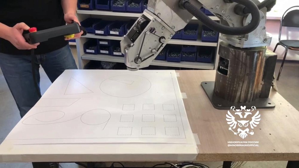 В ЮУрГУ придумали робота-разнорабочего