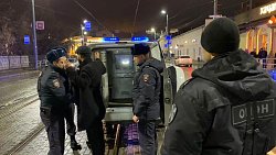 Почти 60 человек доставили в отдел полиции с Кировки в Челябинске