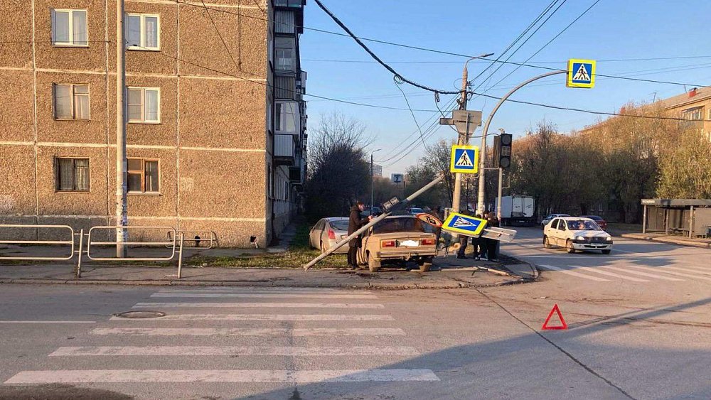 20-летняя девушка пострадала при столкновении двух автомобилей в Челябинске