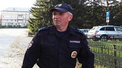 Участковый спас бабушку из горящей квартиры в Челябинской области