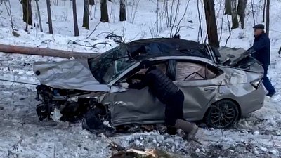 В Челябинской области трех человек зажало в машине после ДТП