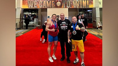 Жительница Магнитогорска одержала победу на турнире по пауэрлифтингу в США