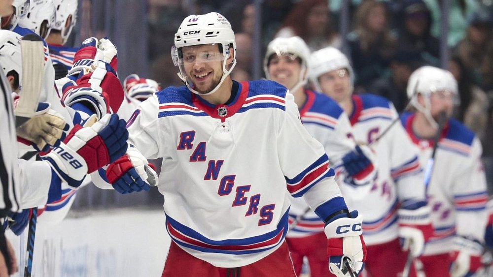 Хоккеист Артемий Панарин может побить два рекорда в НХЛ