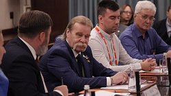 Алексей Текслер предложил предприятиям взять наставничество над всеми колледжами в Челябинской области