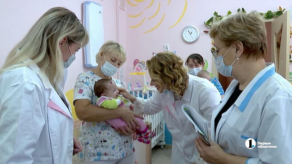 Омбудсмен Львова‑Белова посетила дом ребенка в Копейске