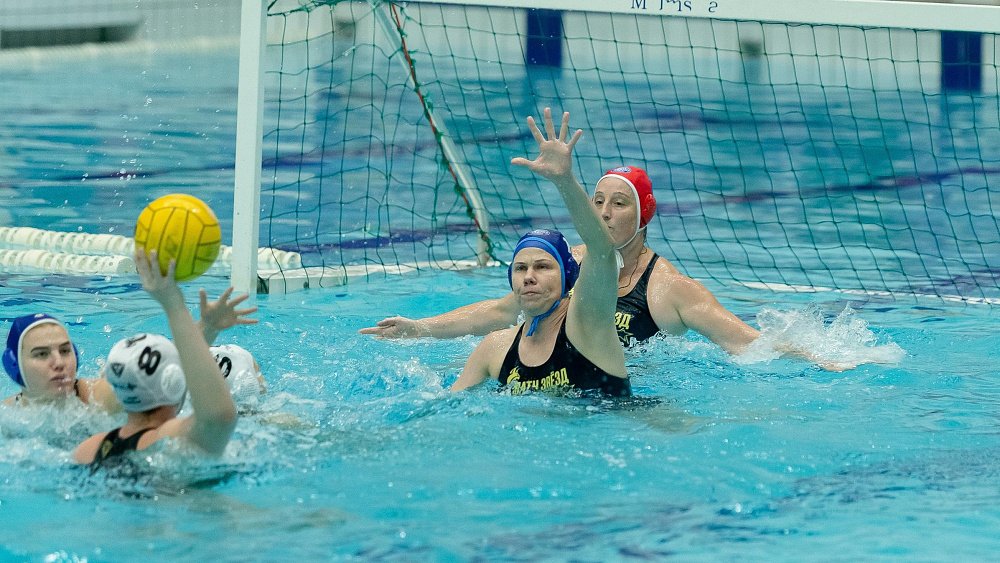 Ватерполистки «Уралочки» дважды сыграли вничью с командой легенд на «Матче звезд»