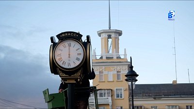 На проспекте Автозаводцев установили новые часы