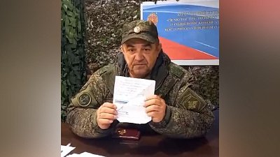 Боец с позывным «Ангел» отвечает на письма школьников из Челябинска