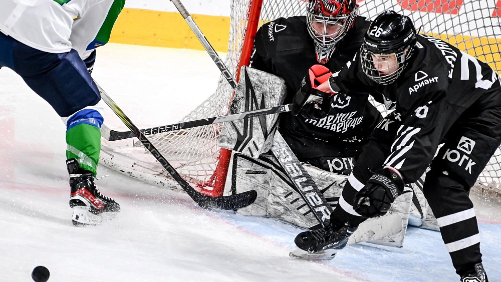 В хоккейном клубе «Белые медведицы» появился мастер по блокированию бросков