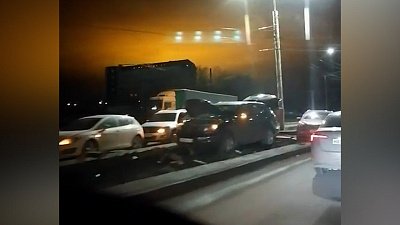 В Челябинске две легковушки вылетели на «островок безопасности»