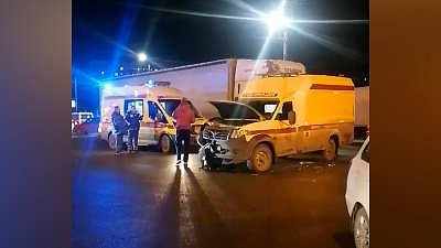 Реанимационный автомобиль столкнулся с легковушкой в Челябинске