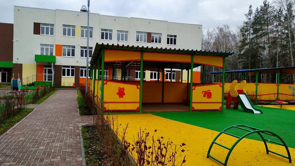 Завершено строительство двух детских садов в Парковом