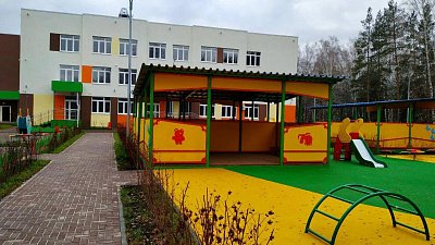 Завершено строительство двух детских садов в Парковом