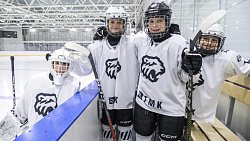 Хоккеист Мэдисон Бауи провел мастер-класс в академии «Трактор»