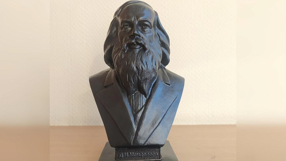 Каслинский завод отлил бюст великого химика