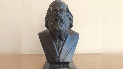 Каслинский завод отлил бюст великого химика