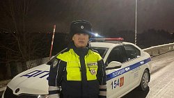 Инспекторы ДПС пришли на помощь пассажирам сломанного автобуса в Челябинской области