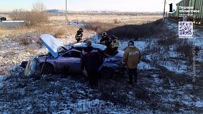 В Магнитогорске поезд столкнулся с автомобилем