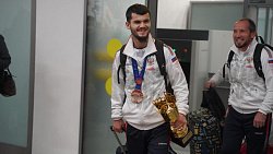 Челябинский боксер завоевал золото чемпионата Европы и пообещал жениться