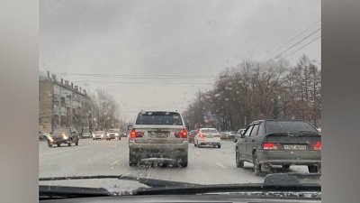 В Челябинске из-за дождя образовалась ледяная корка на дорогах