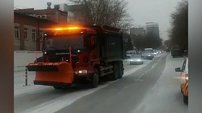 В Челябинске дорожных рабочих перевели на усиленный режим из-за аномальных погодных условий
