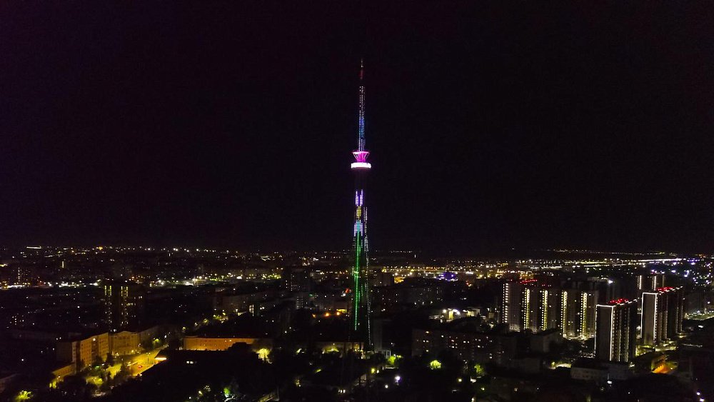 Челябинскую телебашню ко Дню матери украсят световыми сердечками и незабудками