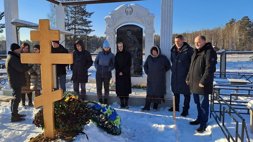 В Миассе восстановили сожженную вандалами могилу участника СВО