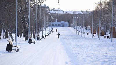 Алексей Текслер посетил обновленный Сквер ветеранов Магнитки