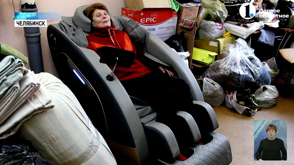 Исполнение мечты: швеям-волонтерам подарили массажное кресло