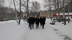 Алексей Текслер проинспектировал стройку детского центра «Абзаково»