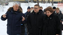 Алексей Текслер проинспектировал стройку детского центра «Абзаково»