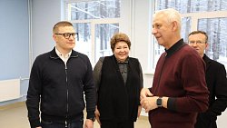 Алексей Текслер проинспектировал стройку детского центра «Абзаково»