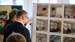 Алексей Текслер проинспектировал стройку детского центра «Абзаково»