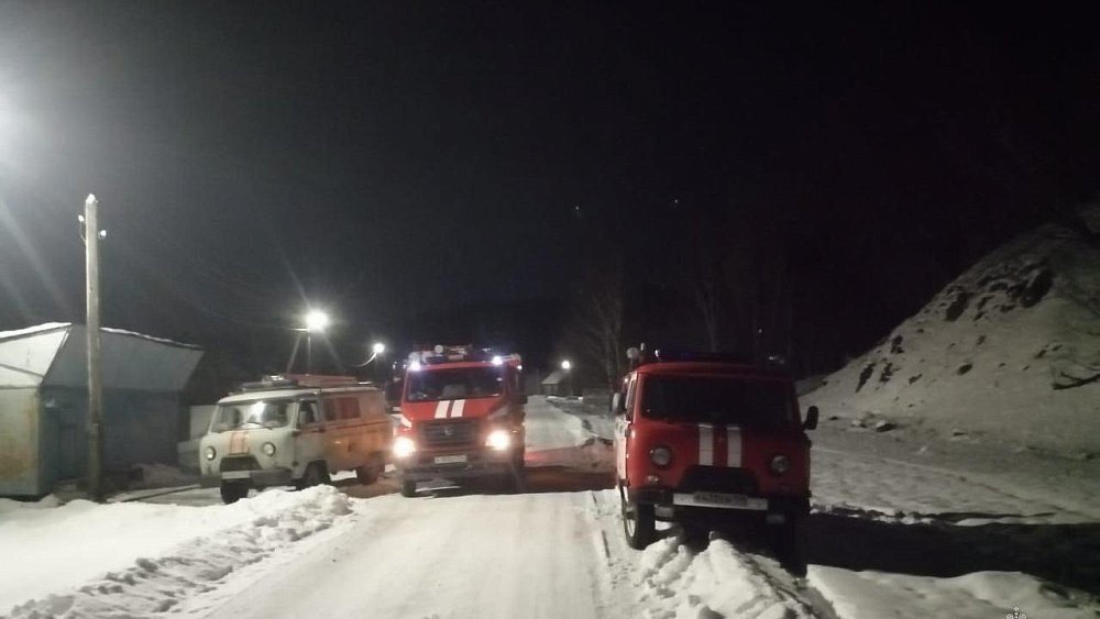 В Челябинской области эвакуировали застрявших в пещере парня и девушку