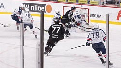 Хоккейный клуб «Трактор» победил «Торпедо» и прервал серию из трех поражений подряд