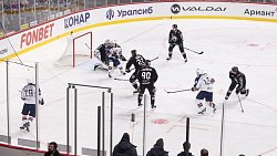 Хоккейный клуб «Трактор» победил «Торпедо» и прервал серию из трех поражений подряд
