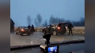 В Свердловской области на ЕКАД столкнулись около 20 автомобилей
